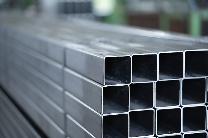 What issues should be noted when grinding stainless steel welded pipes?